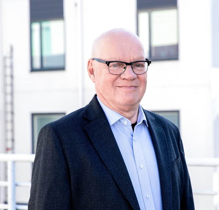 Kuva, joka sis�lt�� kohteen henkil�, Ihmisen kasvot, vaate, hymy

Teko�lyn generoima sis�lt� voi olla virheellist�.